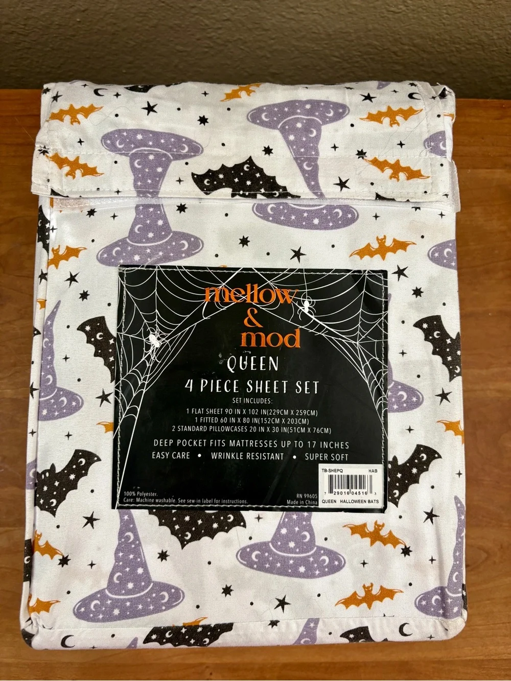 Mellow & Mod Witch Hats & Bats Halloween Queen 4-Piece Sheet Set, NEW